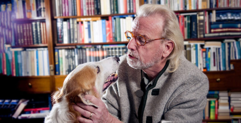 Perro y humano comunicandose